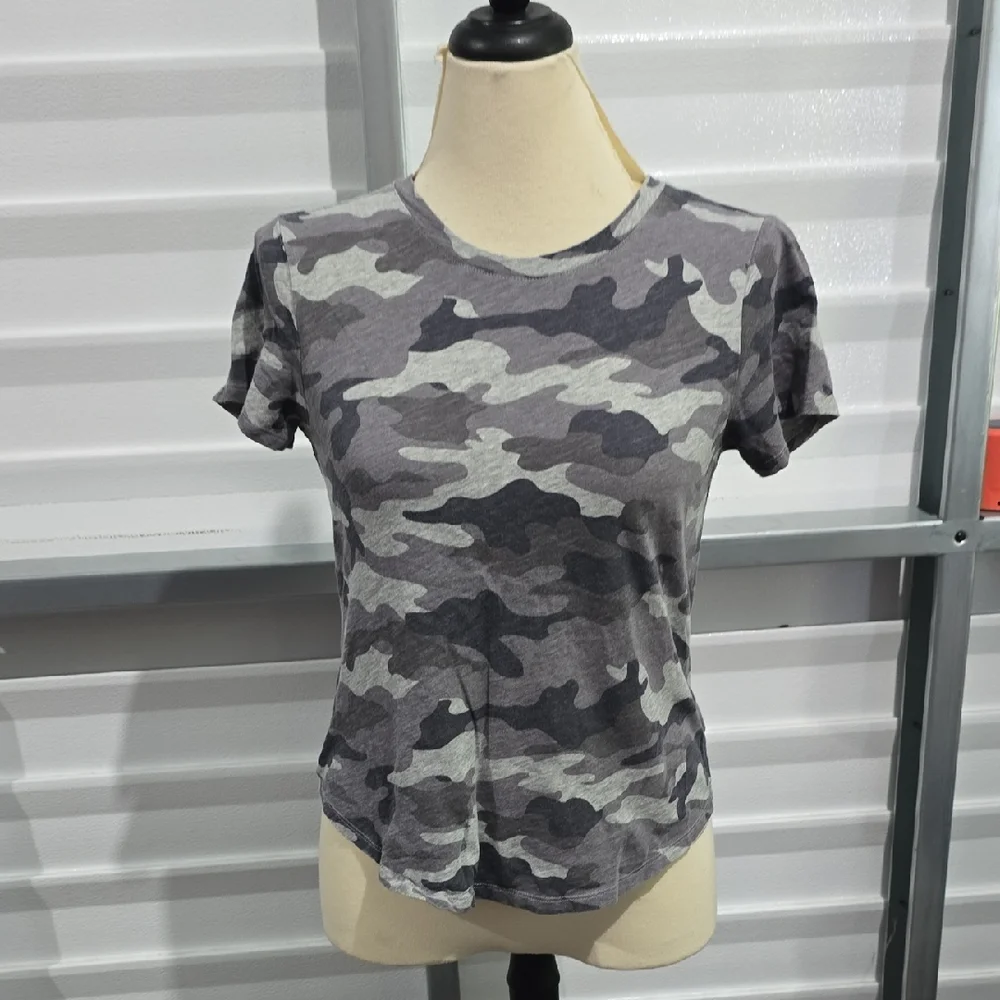 Old Navy Gray Crop Fitted Short Sleeve T-Shirt Size Small‎